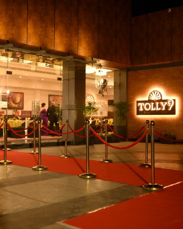 <h1>The Mango Forecourt</h1>